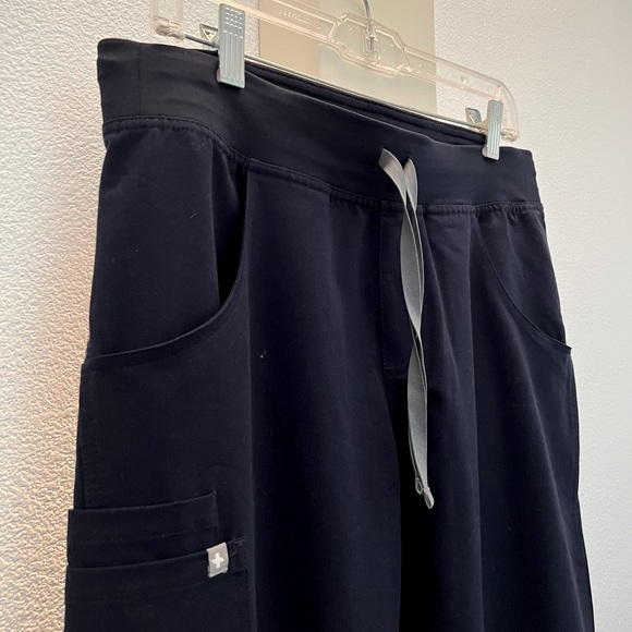 Like new Figs Cargo Scrub Bottoms - Picture 1 of 3